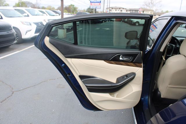 Vehicle image 23 of 35