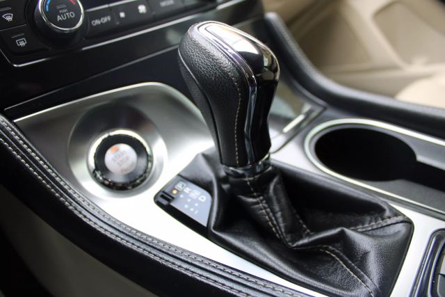Vehicle image 14 of 35