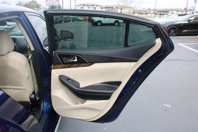 Vehicle image 25 of 35