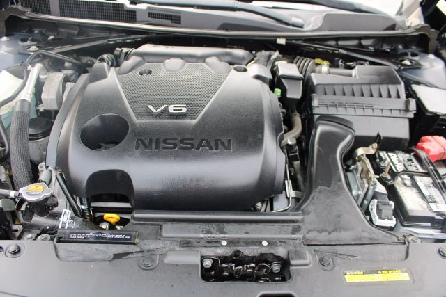 Vehicle image 33 of 35