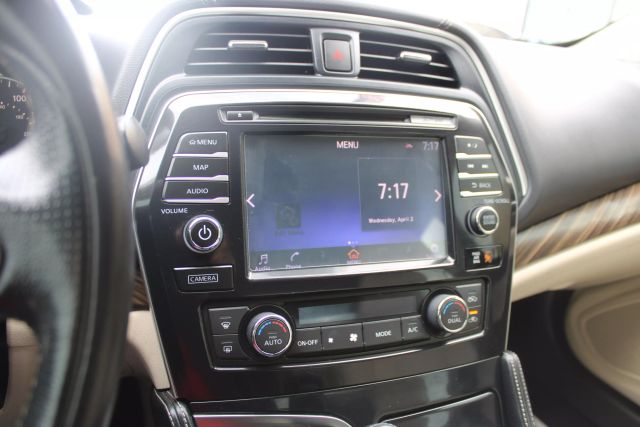 Vehicle image 10 of 35