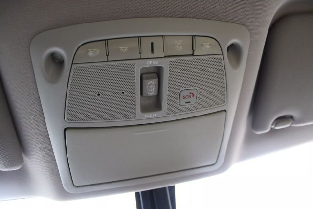 Vehicle image 20 of 35