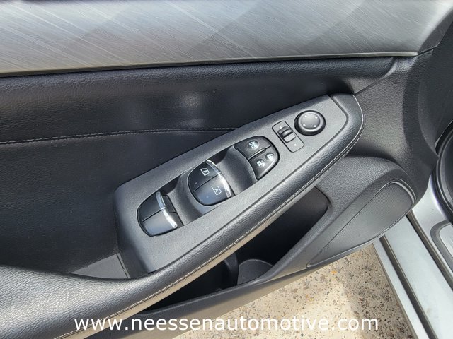 Vehicle image 26 of 38