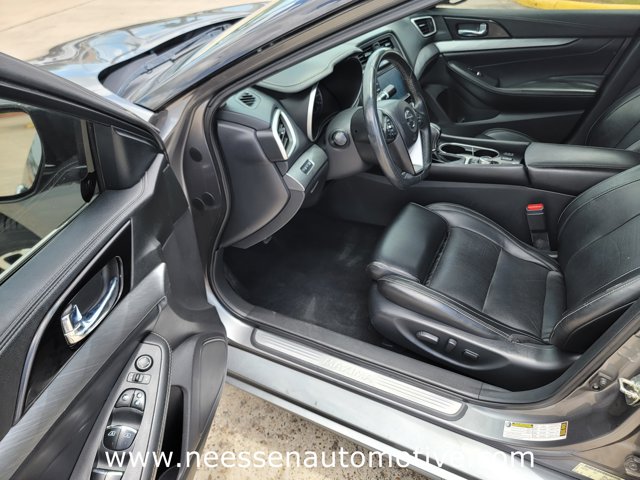 Vehicle image 31 of 38