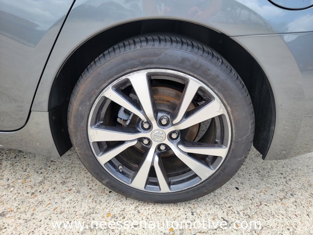 Vehicle image 8 of 38