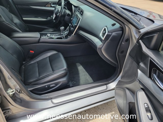 Vehicle image 34 of 38