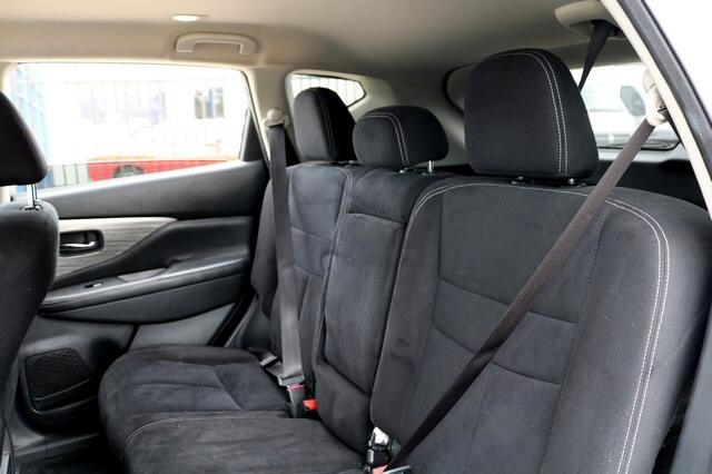 Vehicle image 9 of 18