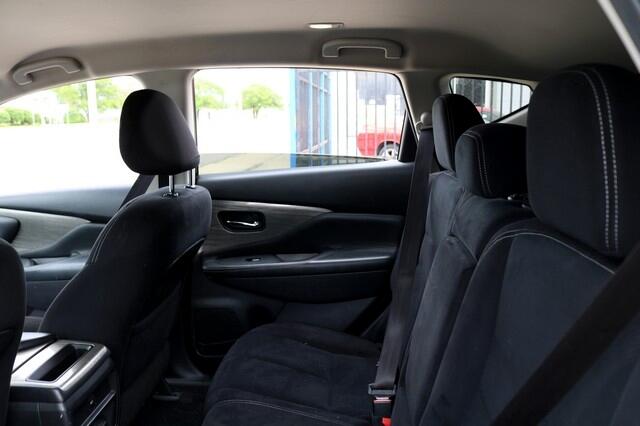 Vehicle image 10 of 18