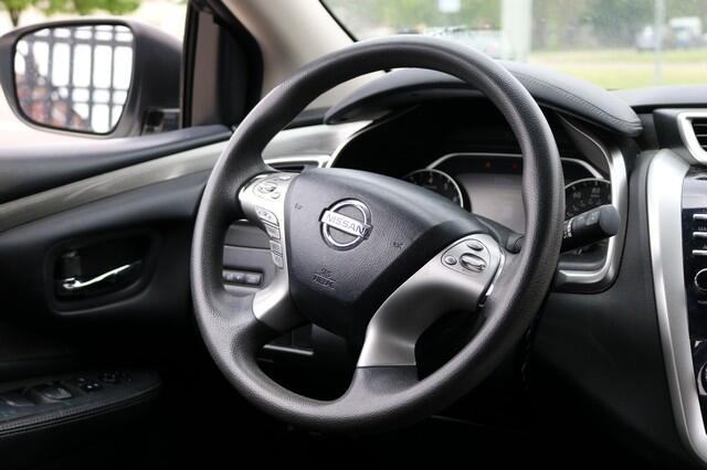 Vehicle image 15 of 18