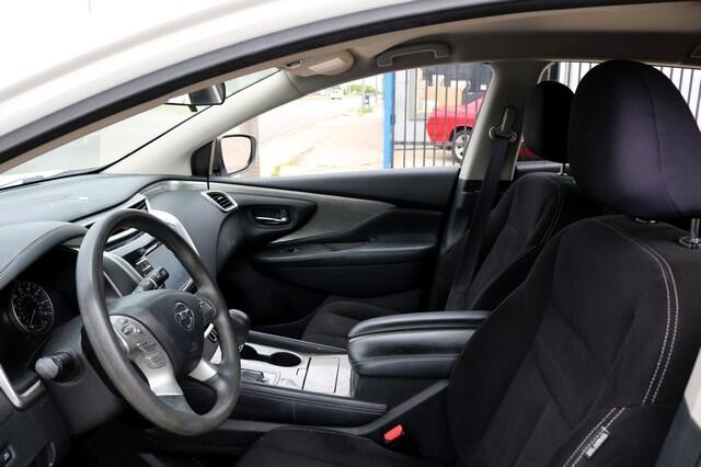 Vehicle image 7 of 18