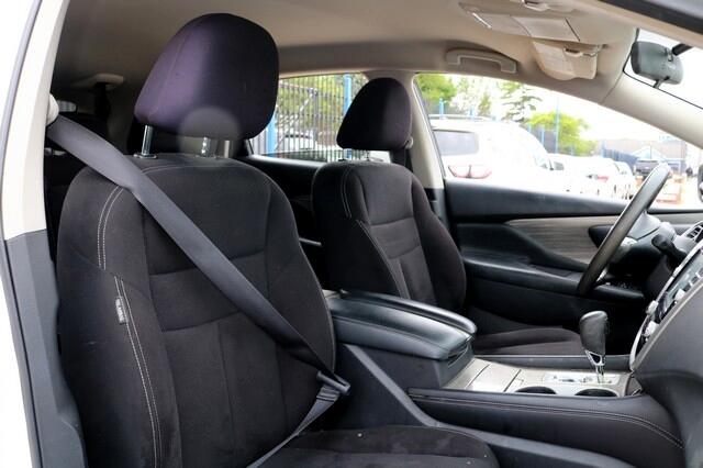 Vehicle image 12 of 18