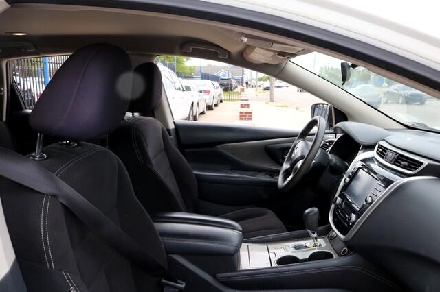 Vehicle image 11 of 18