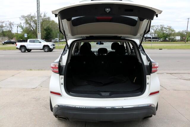 Vehicle image 17 of 18