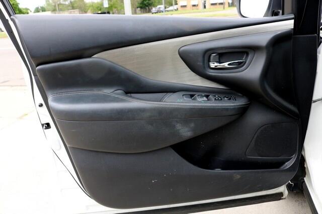 Vehicle image 6 of 18