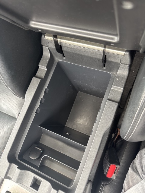 Vehicle image 32 of 45