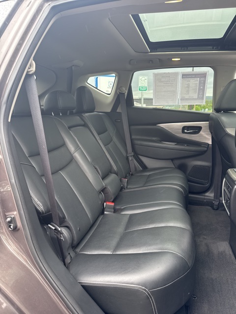 Vehicle image 16 of 45