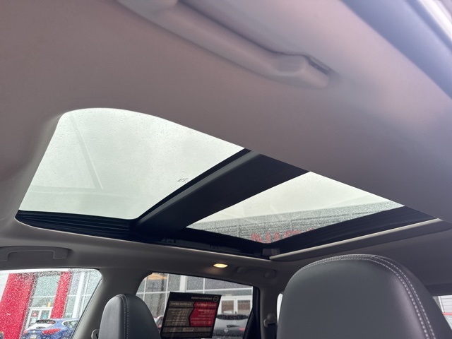 Vehicle image 41 of 45