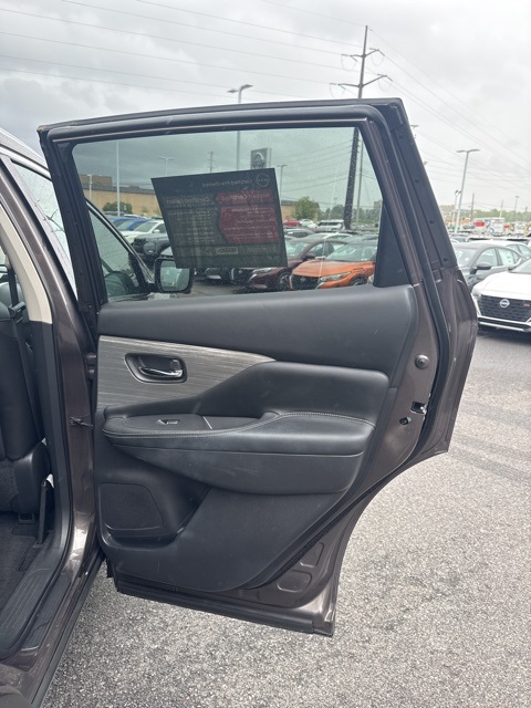 Vehicle image 19 of 45