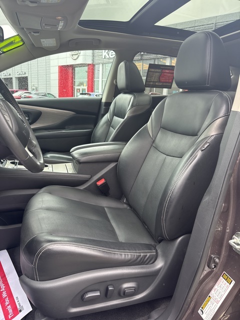 Vehicle image 10 of 45