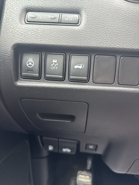Vehicle image 38 of 45