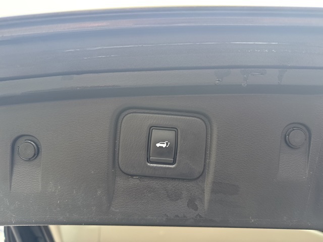 Vehicle image 21 of 45