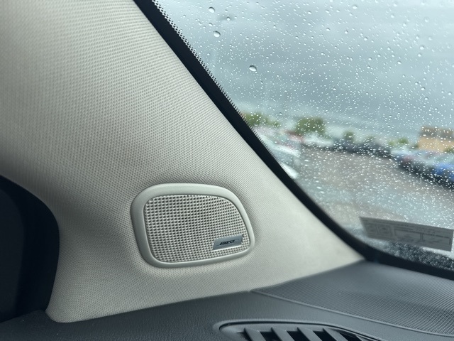 Vehicle image 40 of 45