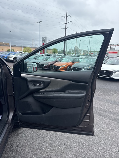 Vehicle image 15 of 45
