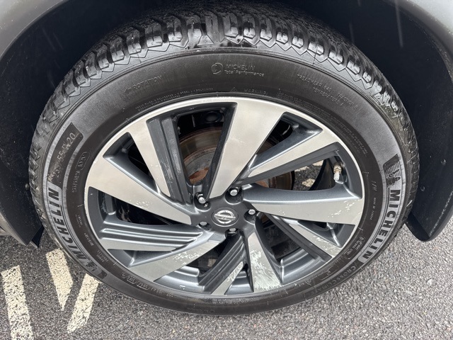 Vehicle image 43 of 45