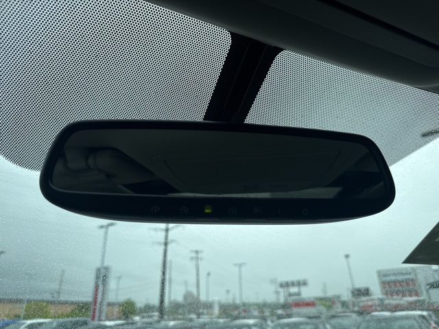 Vehicle image 33 of 45