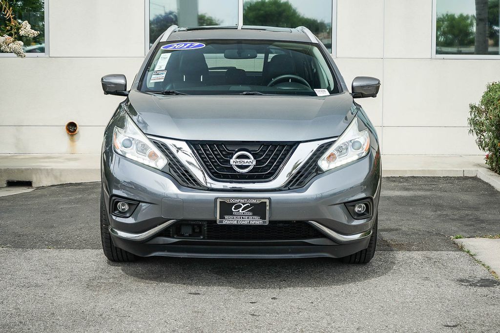 2017 Nissan Murano SL Image 2 of 24
