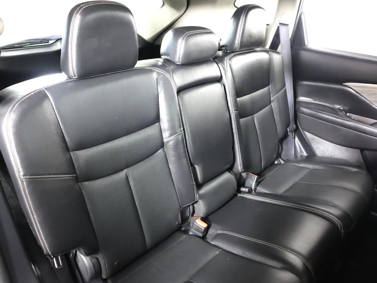 Vehicle image 44 of 49