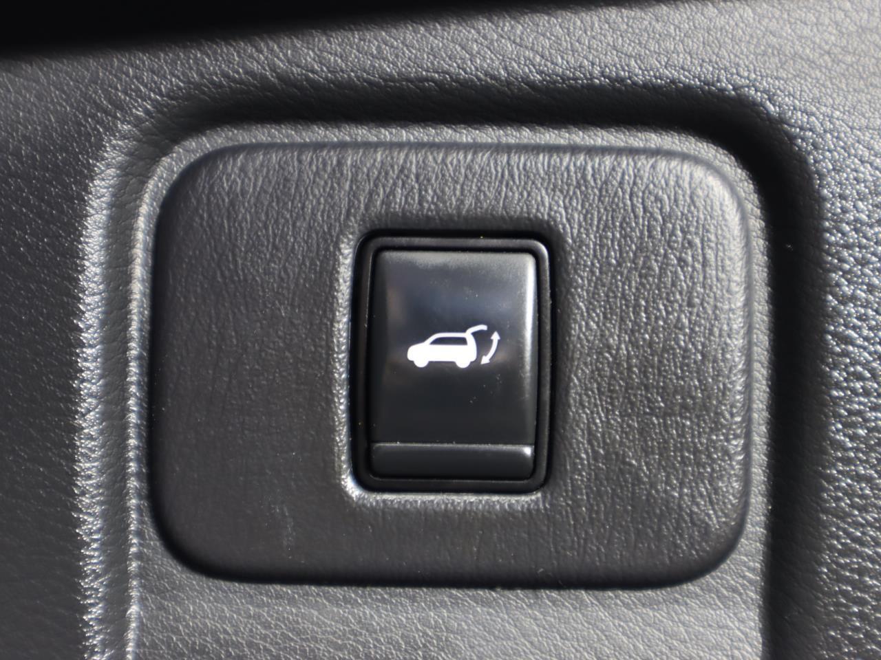 Vehicle image 40 of 49