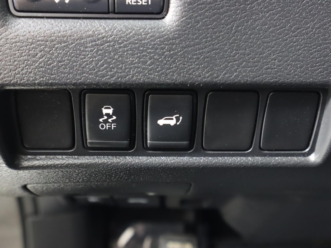 Vehicle image 10 of 49