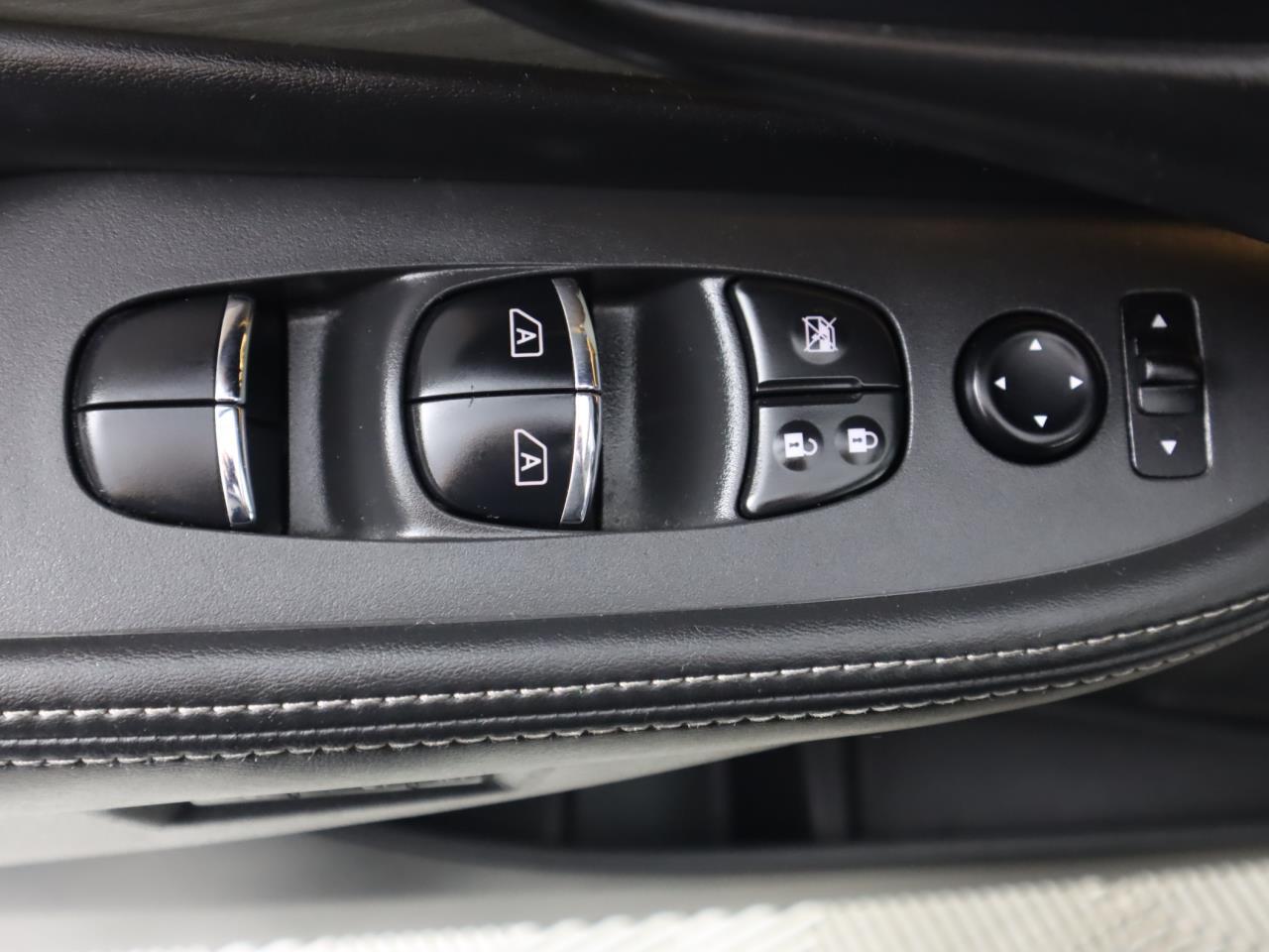 Vehicle image 31 of 49