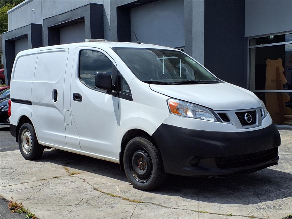 2017 Nissan NV200 S Image 2 of 21