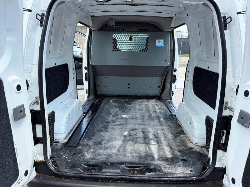 Vehicle image 26 of 30