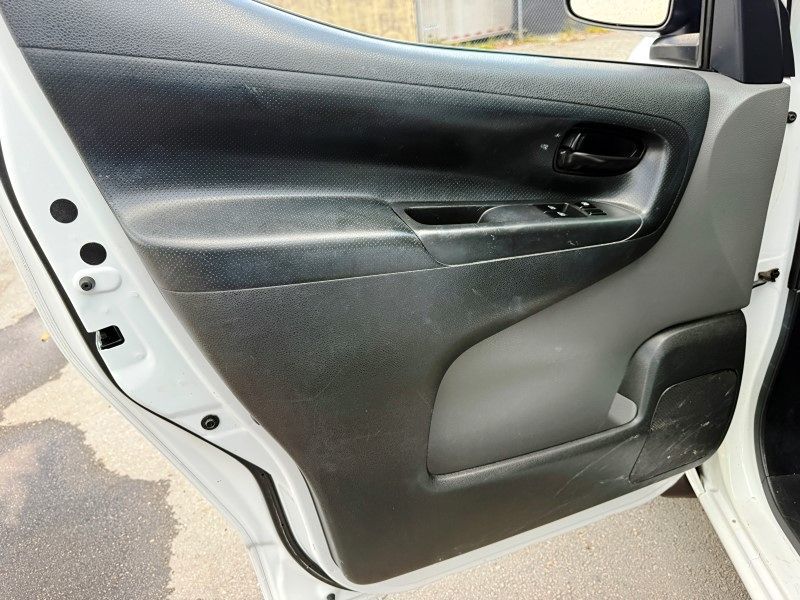 Vehicle image 24 of 30