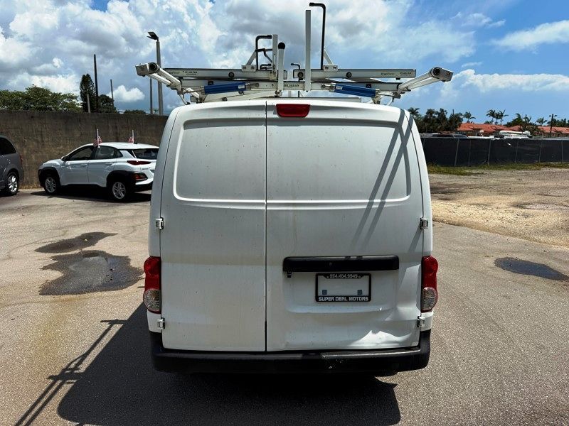 Vehicle image 9 of 30