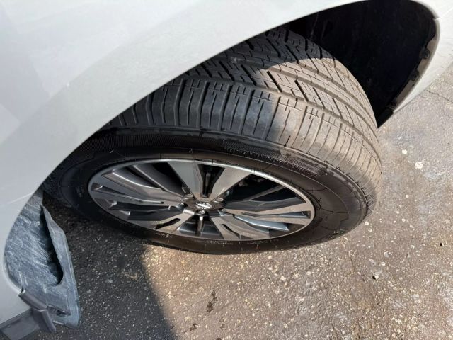 Vehicle image 49 of 51
