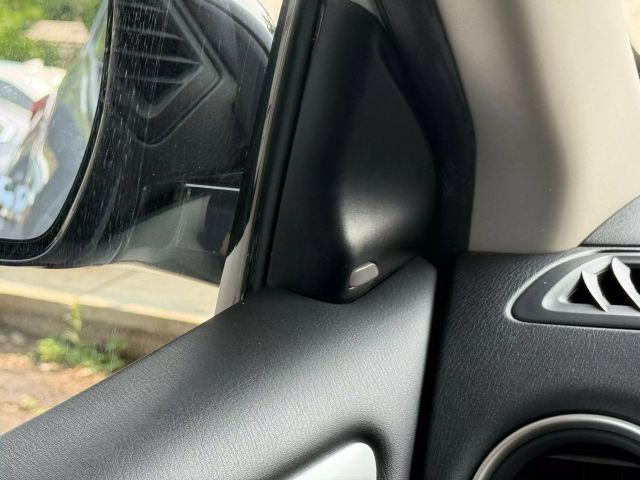Vehicle image 37 of 51