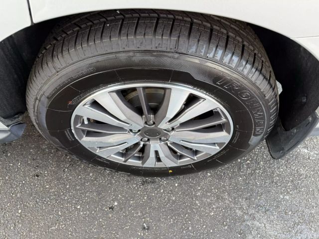 Vehicle image 43 of 51