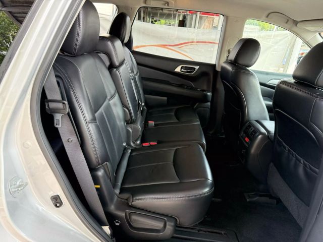 Vehicle image 23 of 51