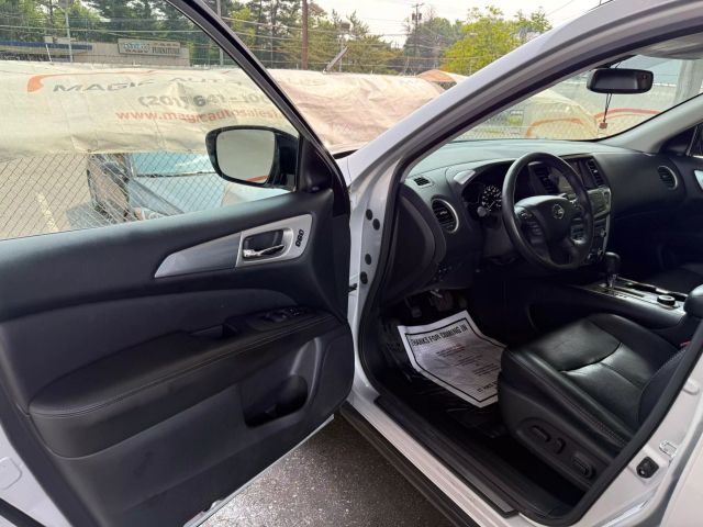 Vehicle image 14 of 51