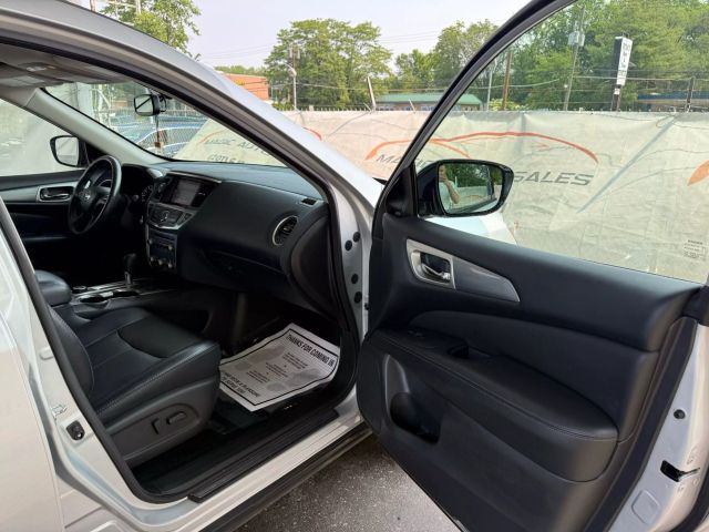 Vehicle image 25 of 51