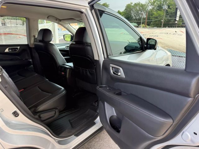 Vehicle image 22 of 51