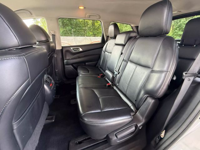 Vehicle image 19 of 51