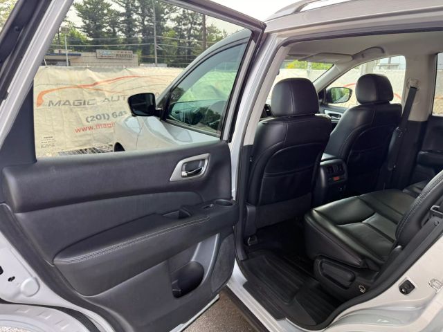 Vehicle image 17 of 51