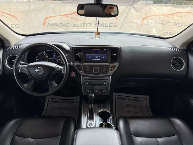 Vehicle image 28 of 51
