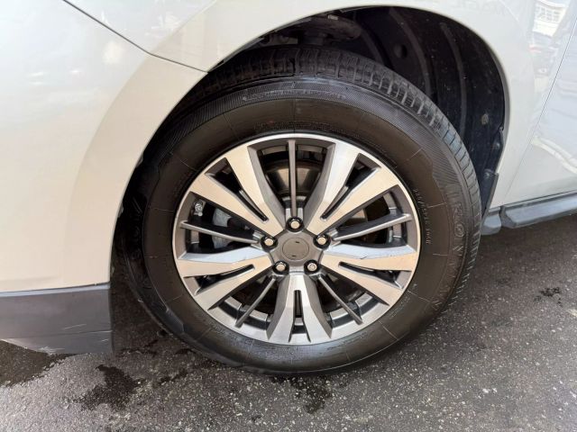Vehicle image 41 of 51