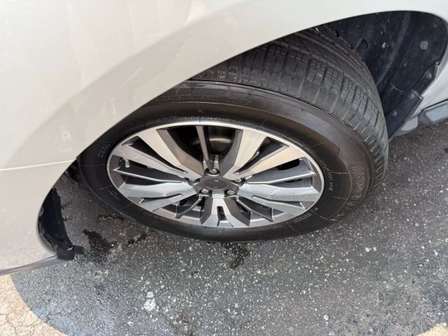 Vehicle image 40 of 51